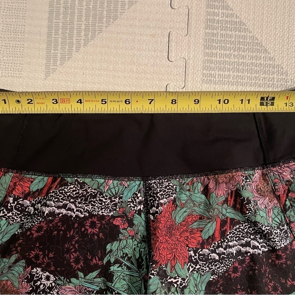 Lululemon Run Times 4" Shorts Zen Garden Size 4 - Picture 6 of 13